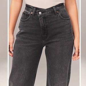 Abercrombie 90s Slim Straight Ultra High Rise